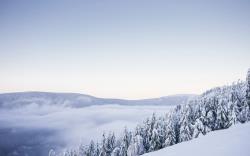巍峨壮观的冬季雪山被白雪覆盖高清风景图片壁纸