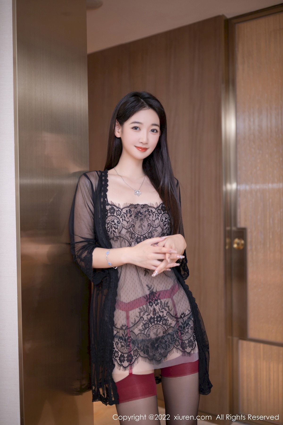 秀人网美女模特唐安琪薄纱睡裙黑丝美腿轻透系列性感写真