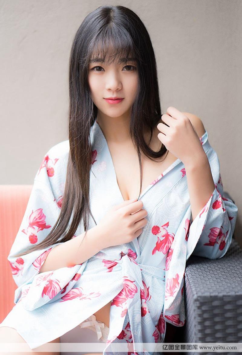 甜美柔弱萌妹子可乐Vicky性感和服写真