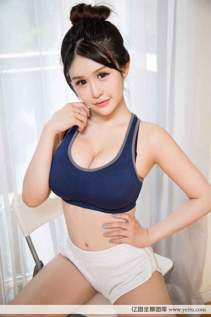 性感嫩模颜爱泽童颜巨乳浴室诱惑写真