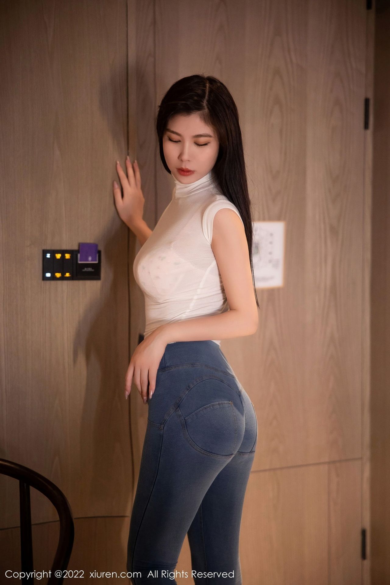 秀人网美女模特李雅柔白色上衣搭配蓝色牛仔裤私房写真