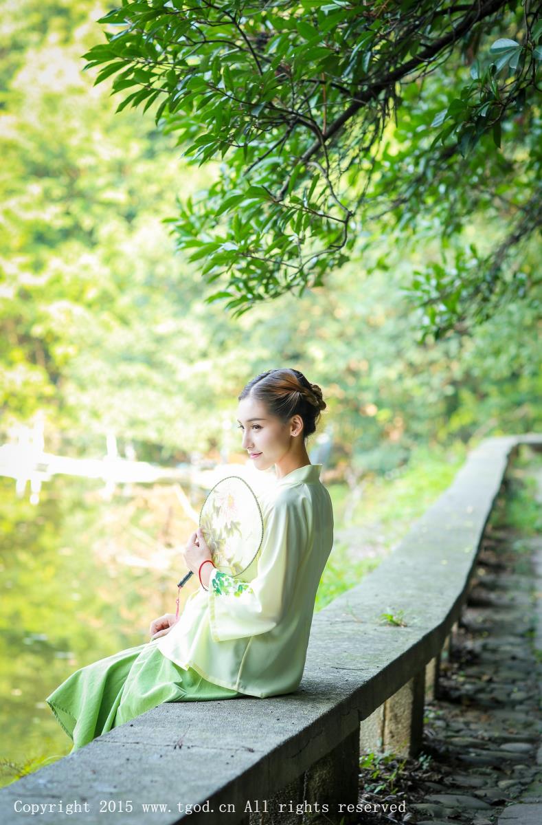 推女神宅男女神艾希Ice户外清新气质汉服套图