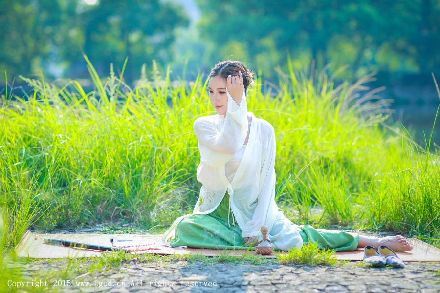 推女神宅男女神艾希Ice户外清新气质汉服套图