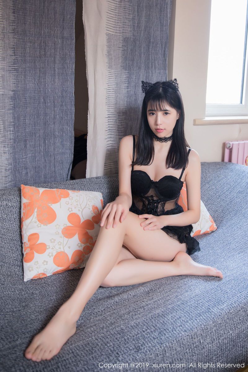 秀人网美女模特艾栗栗猫女郎草莓内衣制服诱惑私房写真