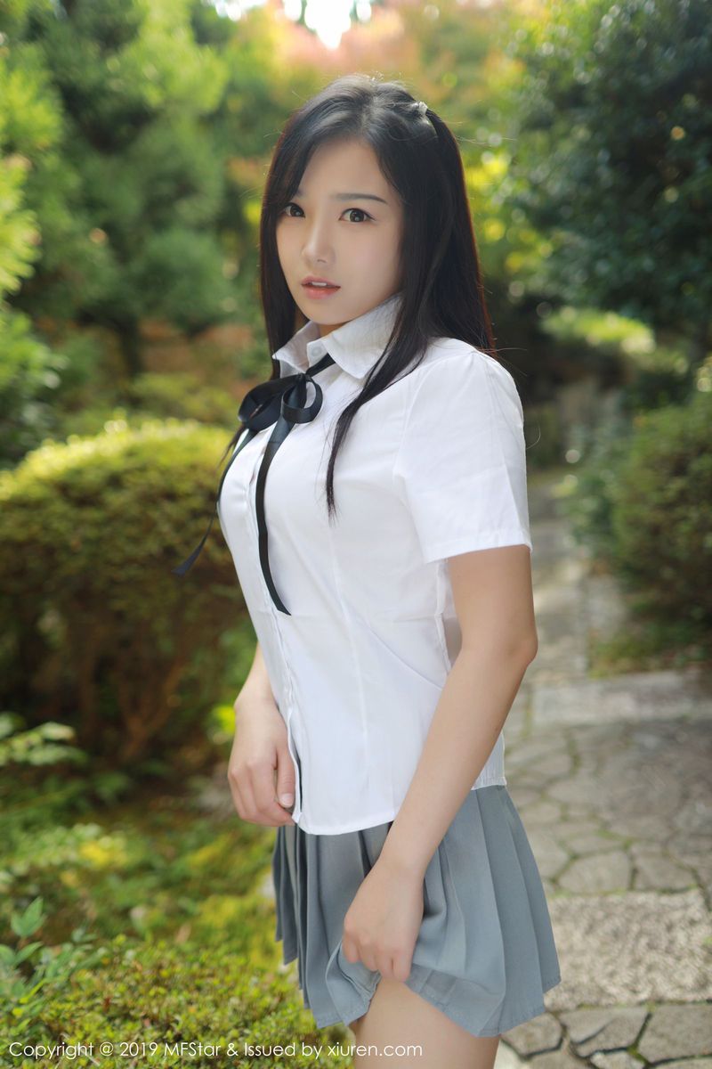 模范学院性感女神徐微微mia白衬衫清纯学生装制服诱惑美图