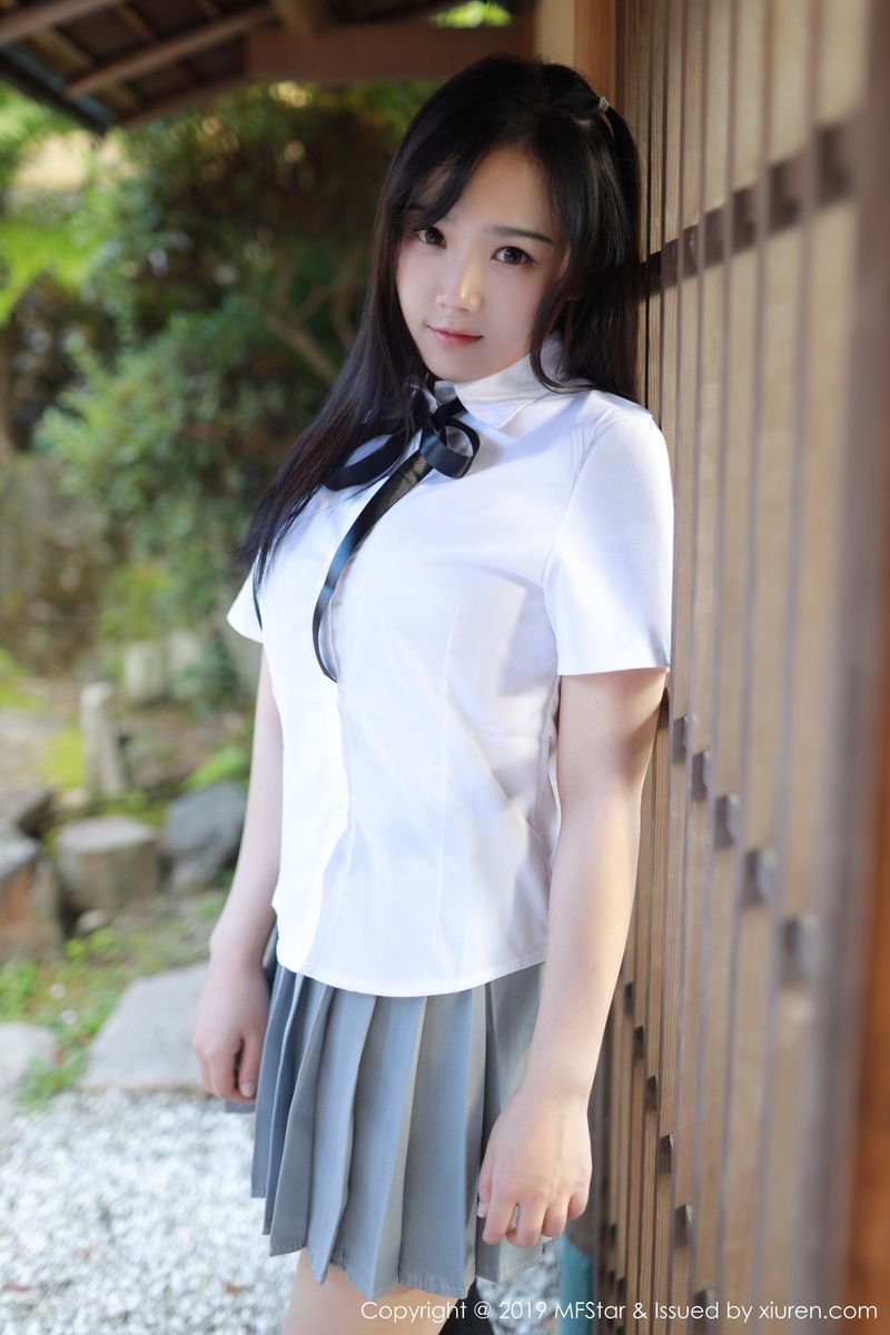 模范学院性感女神徐微微mia白衬衫清纯学生装制服诱惑美图