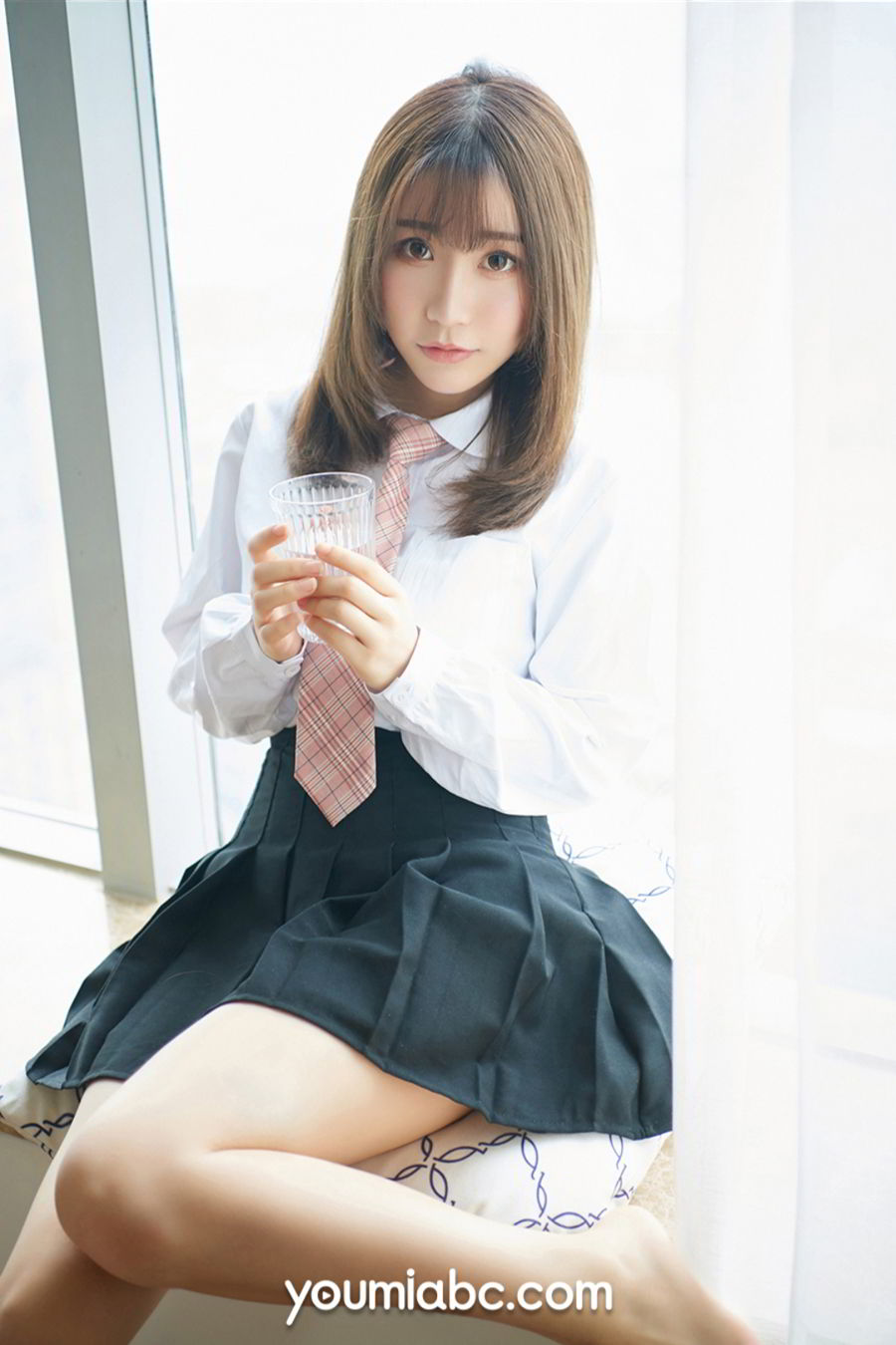 YouMi尤蜜美女模特绯月樱Cherry清纯校服美腿酥胸性感写真