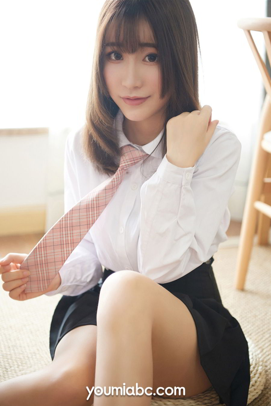 YouMi尤蜜美女模特绯月樱Cherry清纯校服美腿酥胸性感写真