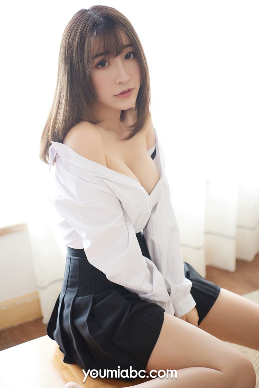 YouMi尤蜜美女模特绯月樱Cherry清纯校服美腿酥胸性感写真