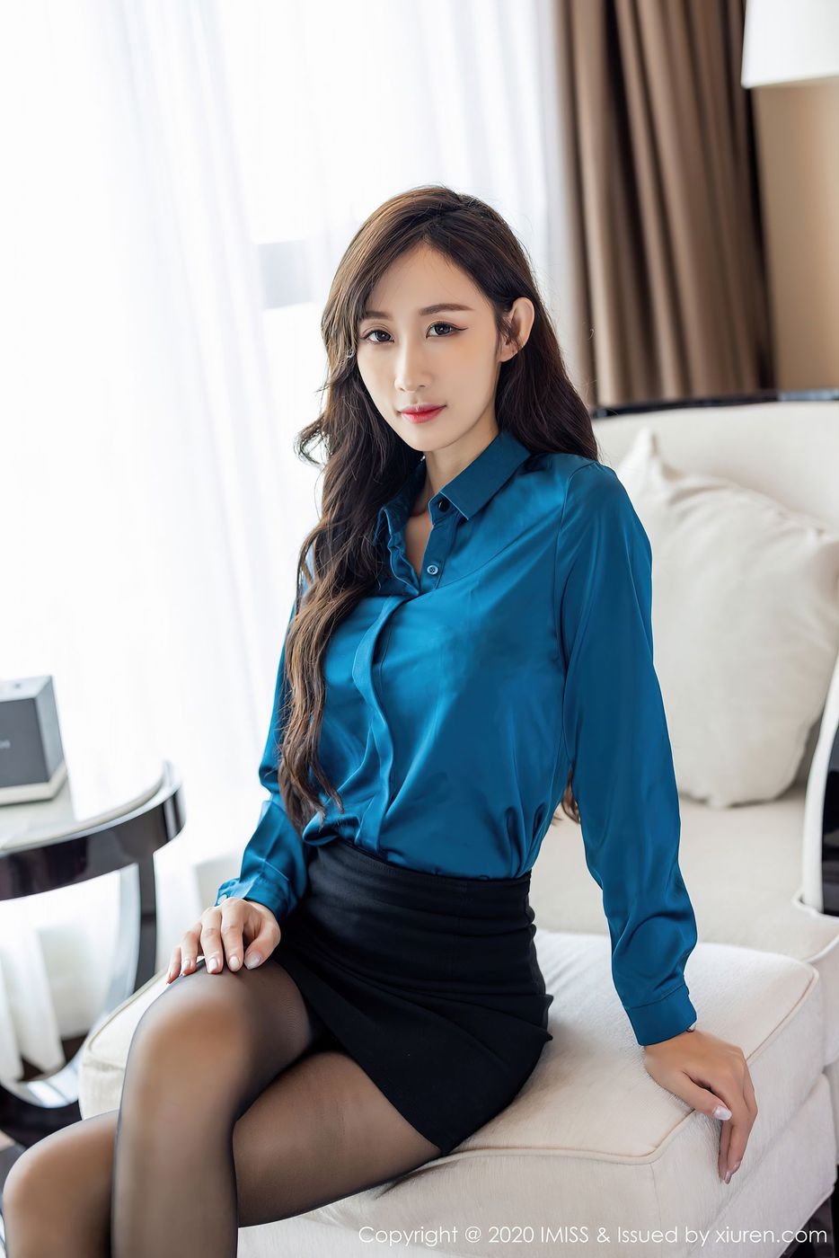 爱蜜社新人模特萌白酱黑丝美腿职场秘书OL制服系列首套写真