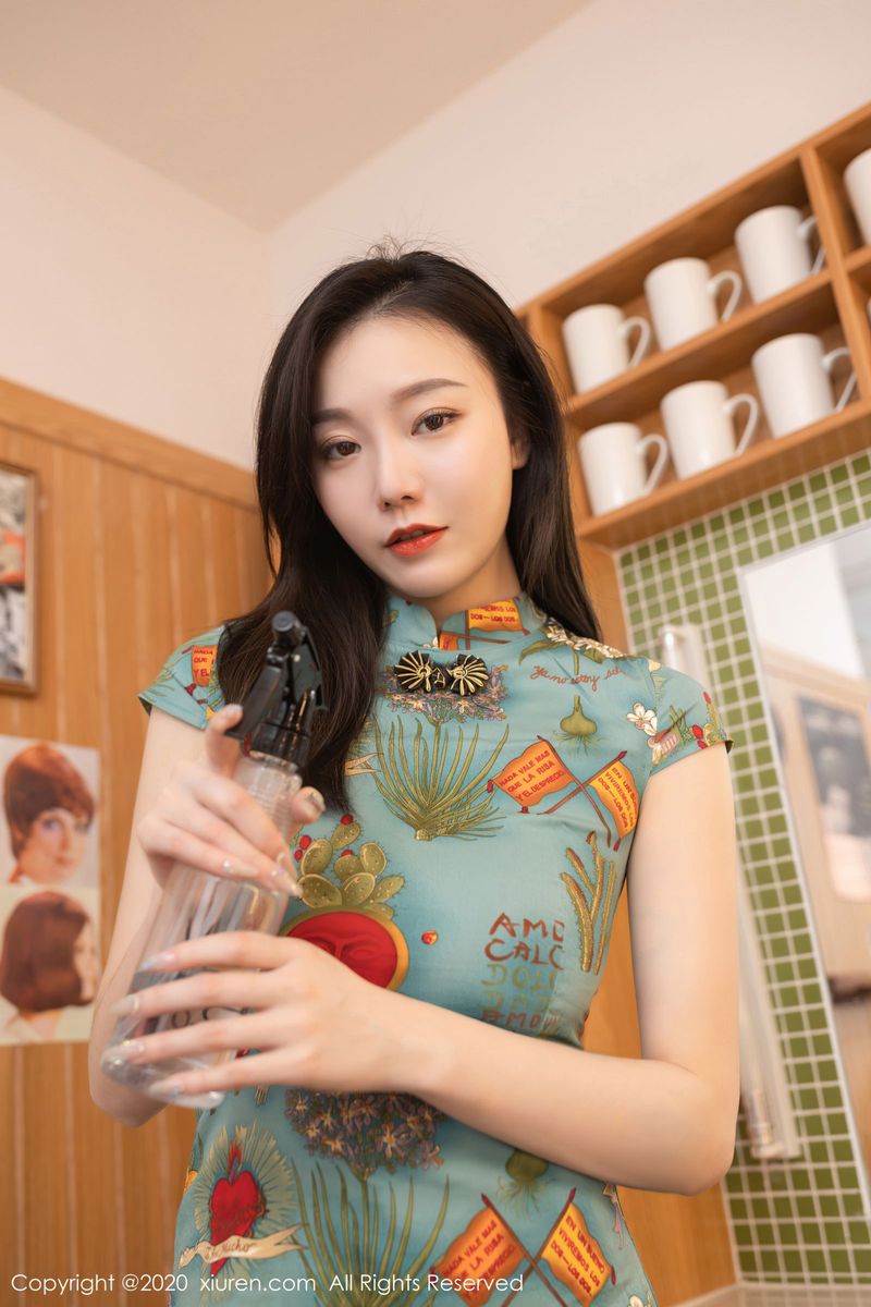 秀人网美女模特安然Maleah紧身长裙新年发型屋美腿主题写真