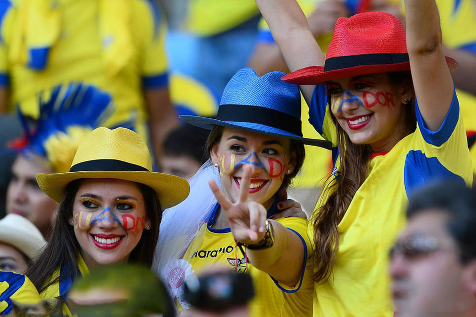 世界杯球场美女合集 阿根廷伊朗球迷各领风骚