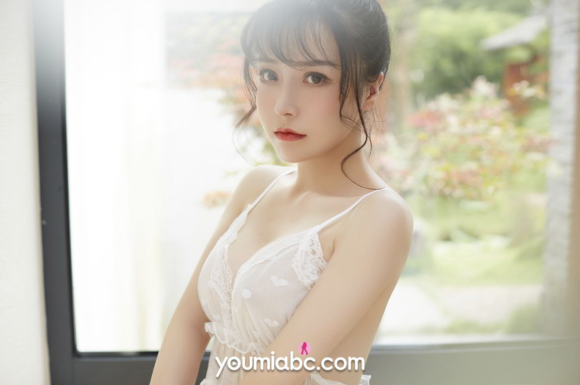 YouMi尤蜜美女模特白亦Ada白皙娇躯透明情趣白纱裙娇羞写真