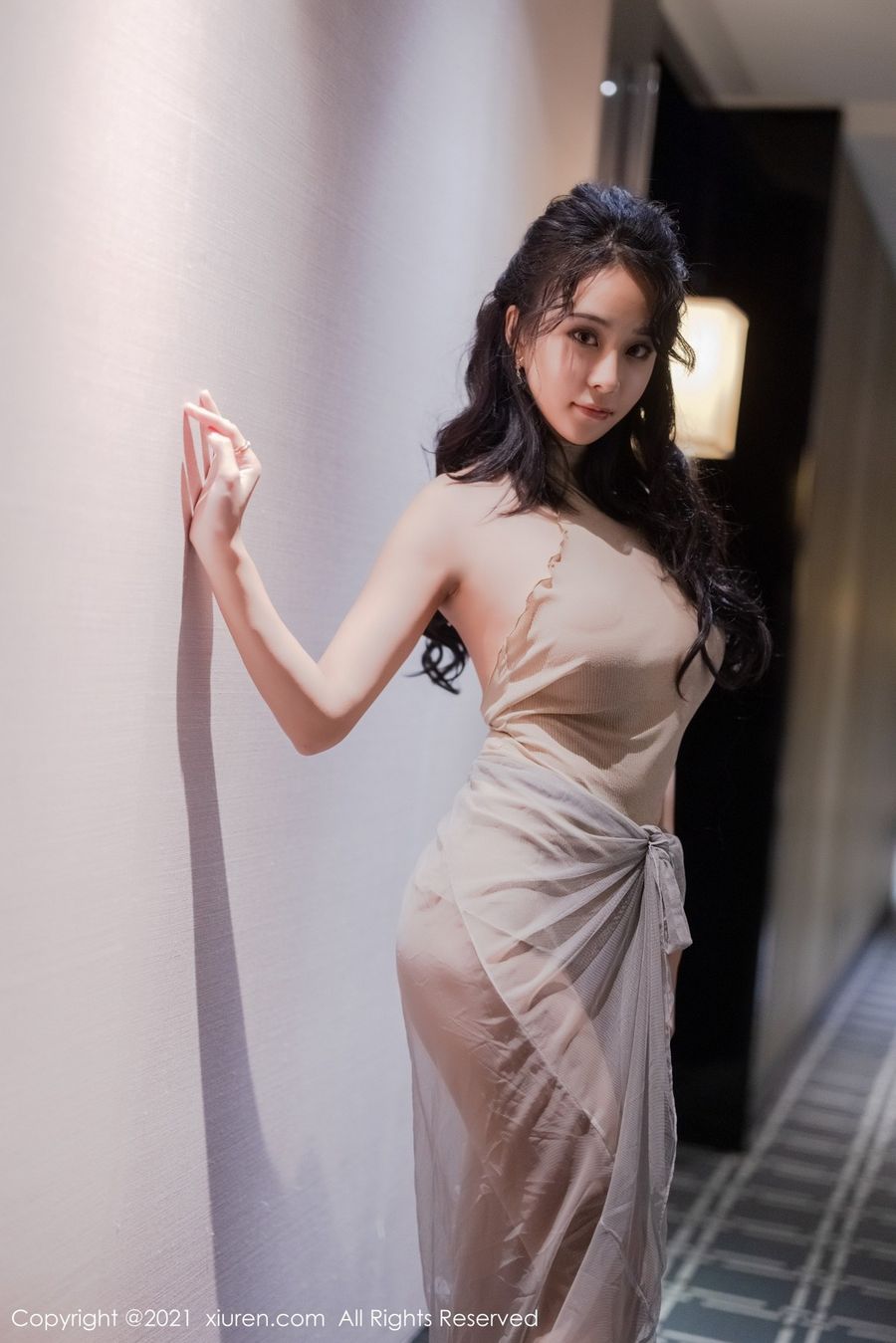 秀人网美女模特蓝夏Akasha轻透长裙丝足美臀系列性感写真