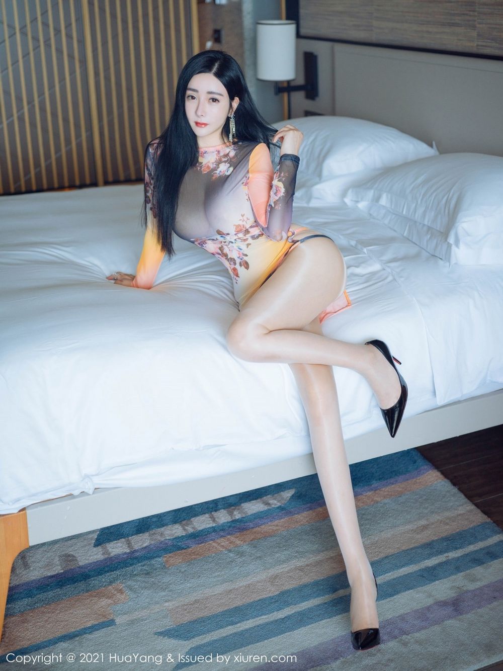 花漾Show美女模特允薾丝袜美腿轻透情趣服饰系列三亚旅拍