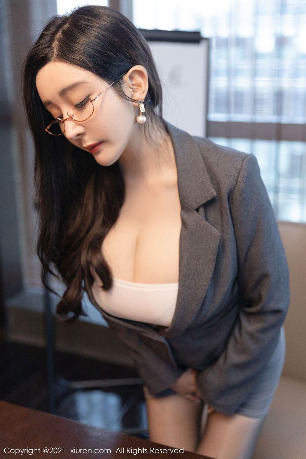 秀人网美女模特允薾黑丝美腿私房教师内衣主题性感写真