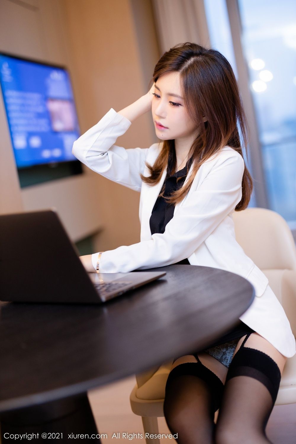 秀人网性感女神周于希Sandy黑丝美腿诱人服饰内衣系列写真