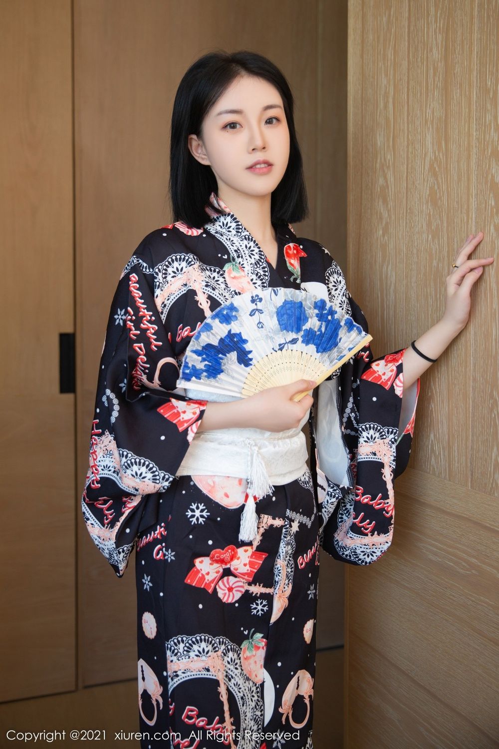秀人网美女模特一颗甜蛋黄a日式和服与原色丝袜性感写真