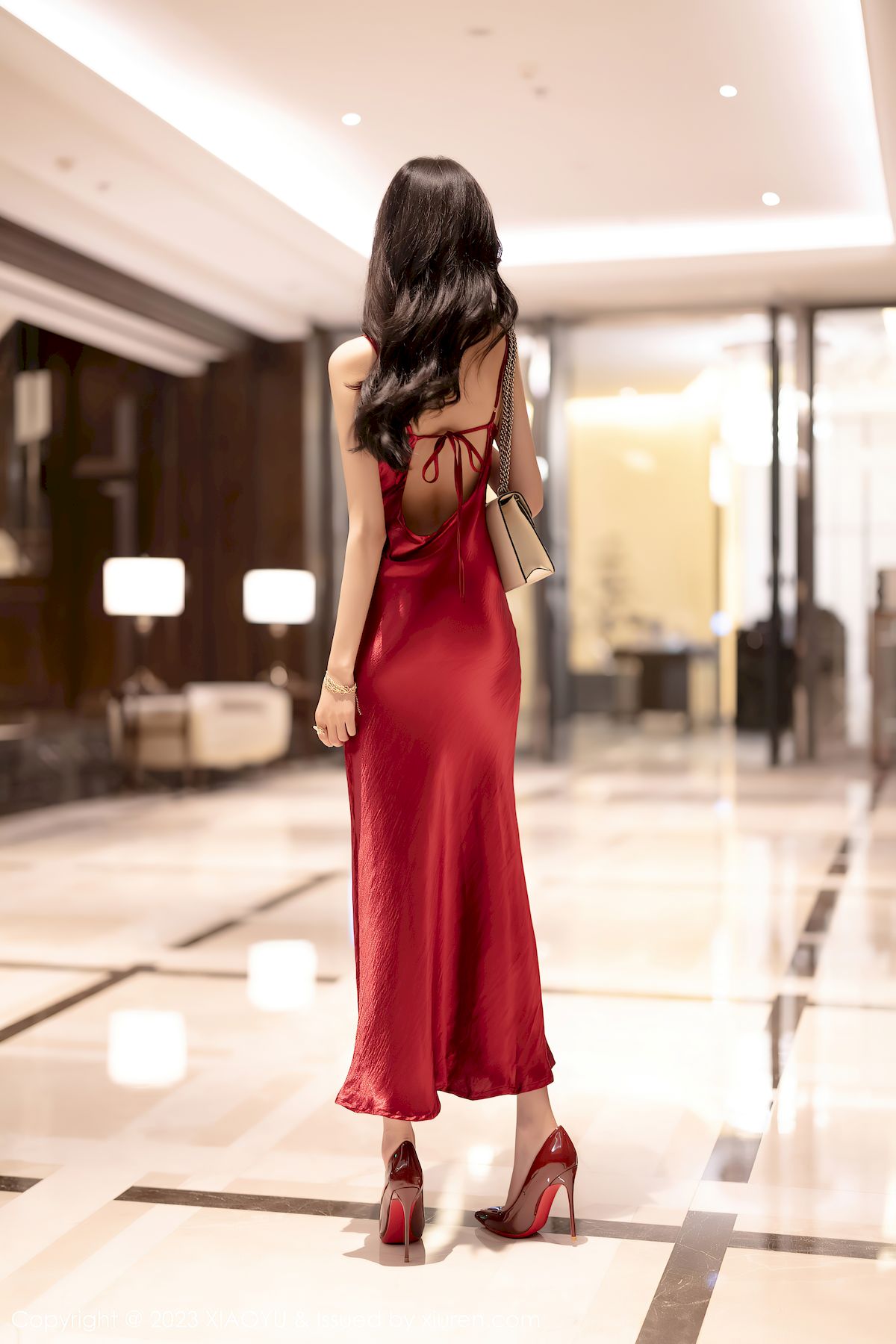 语画界美女模特程程程-红色礼裙黑色蕾丝服饰海南旅拍